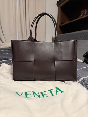 Bottega Veneta Small Arco Tote